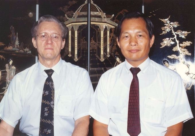 Pres. Paul V. Hyer and Pres. Larry Y. C. Chen (July, 1985)