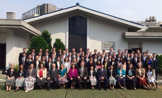 With Elder and Sister Sam Wong 
黃志康長老夫婦來訪