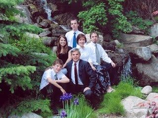 President Hoer's Family 
霍廷昌會長家庭