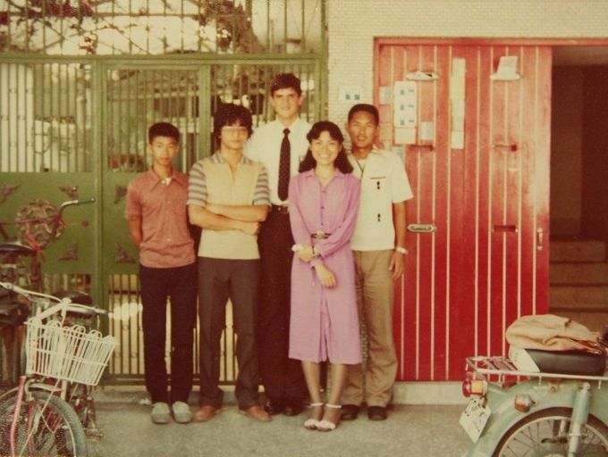 (1981年?)吉利街教堂一樓門口