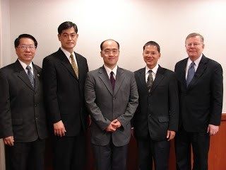 第一任北台中支聯會會長團
照片左起：楊宗廷長老、李偉倫會長、張瑞昇會長、關名順會長、陸克倫長老