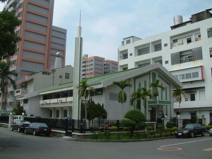 嘉義教堂 (嘉義區會中心) – 1986/3/15落成，1989/10/27奉獻
嘉義市仁愛路125號