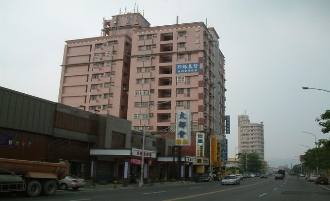 旗山支會教堂 – 1995年起租用，2009年底遷出
旗山鎮842中華路570巷2號9樓之1