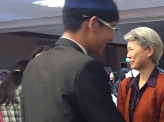 2016.5.1 卸任的梁世威會長家庭散會後與成員們握手