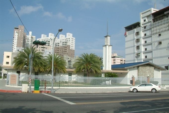 市中教堂 (西高雄支聯會中心 ) – 1965年落成，1967年奉獻
高雄市市中一路292號